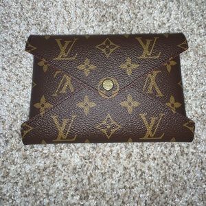 Authentic Louis Vuitton Medium Kirigami. NEW.